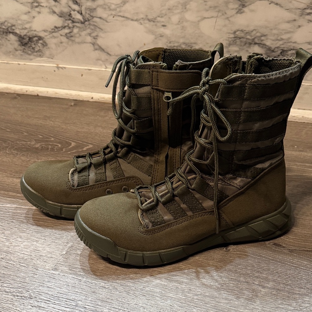 Men's Tactical Boots in Olive Green